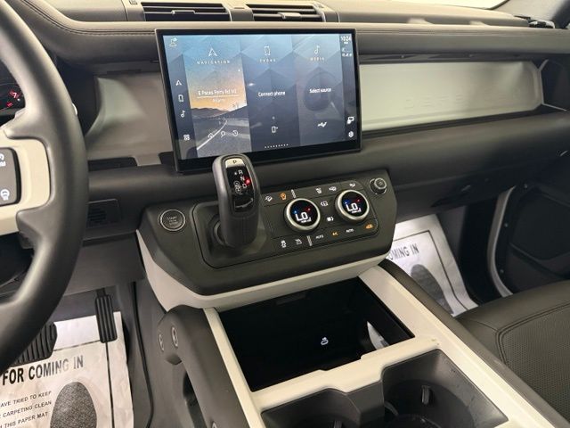 2025 Land Rover Defender X-Dynamic SE - Photo 37