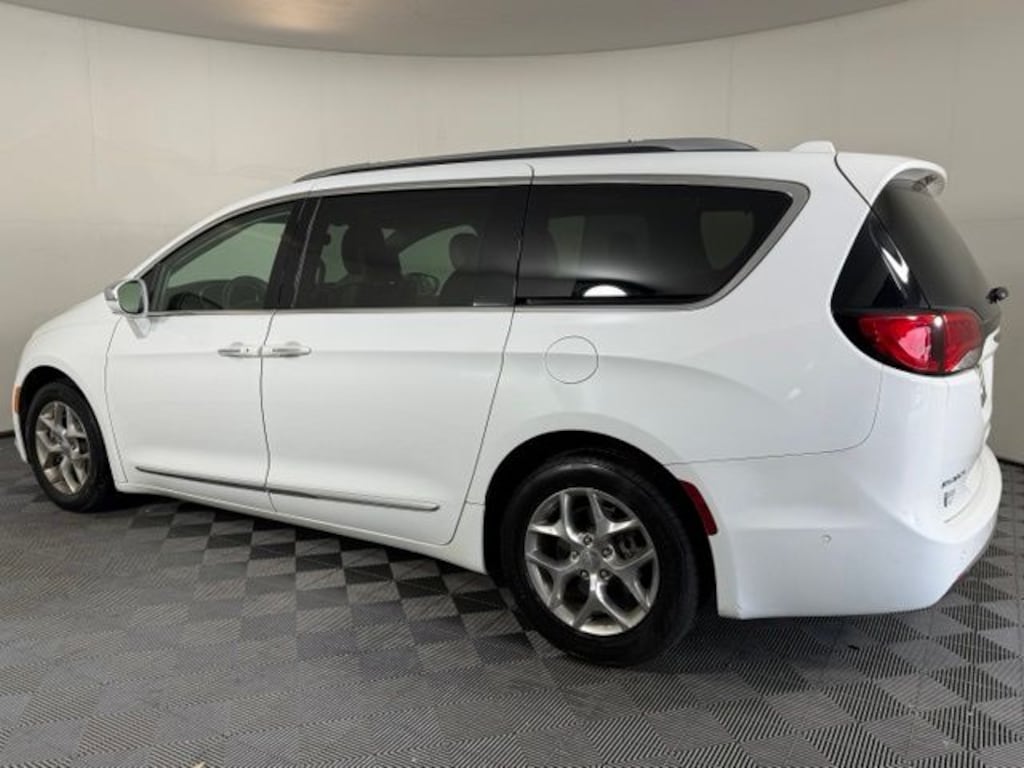 Used 2019 Chrysler Pacifica Limited Minivan/Van