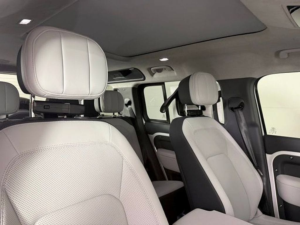 2026 Land Rover Defender V8 - Photo 38