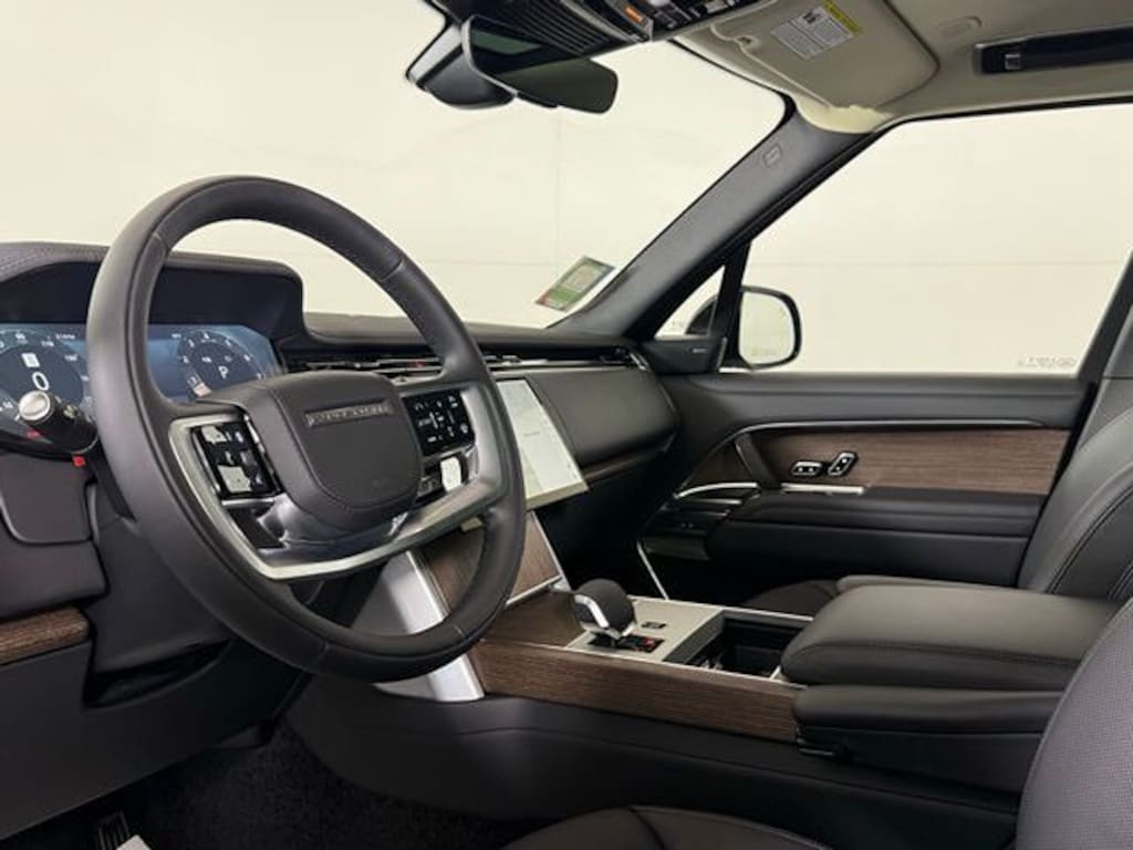 New 2025 Land Rover Range Rover SE LWB 530PS 7-Seats / V8 Long Wheel Base