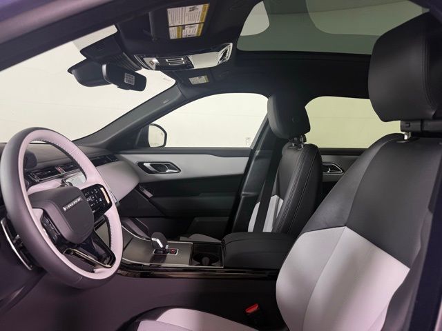 2026 Land Rover Range Rover Velar SE photo 4