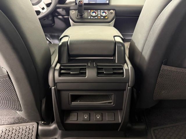 2025 Land Rover Defender X-Dynamic SE - Photo 22