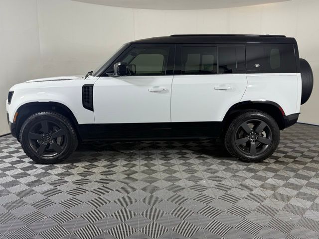 2024 Land Rover Defender 110 X-Dynamic SE photo 2