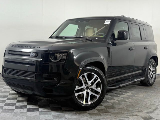 2026 Land Rover Defender X-Dynamic SE's photo