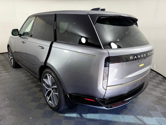 2025 Land Rover Range Rover SE photo 4