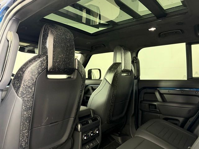 2026 Land Rover Defender OCTA - Photo 19
