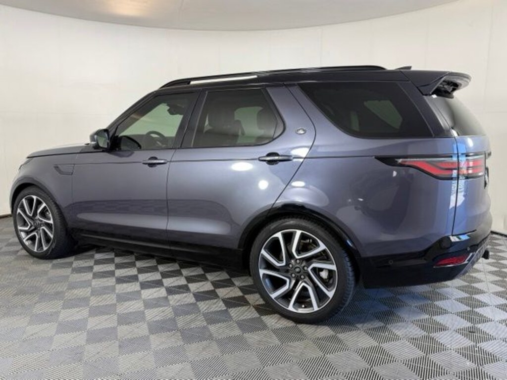 Used 2025 Land Rover Discovery Dynamic SE SUV