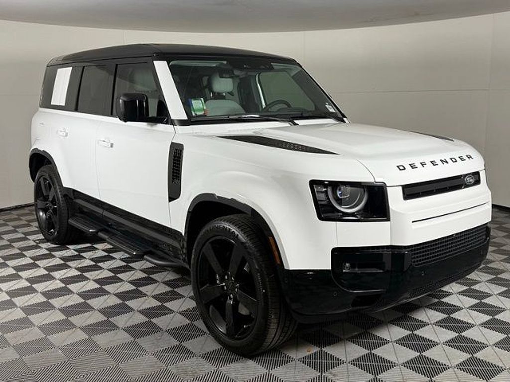 2026 Land Rover Defender V8 - Photo 10