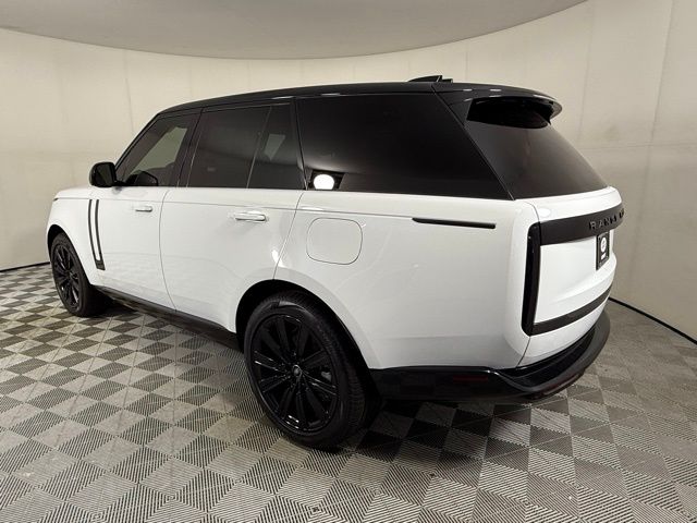 2025 Land Rover Range Rover SE photo 4