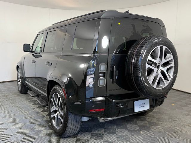 2026 Land Rover Defender 110 X-Dynamic SE photo 4
