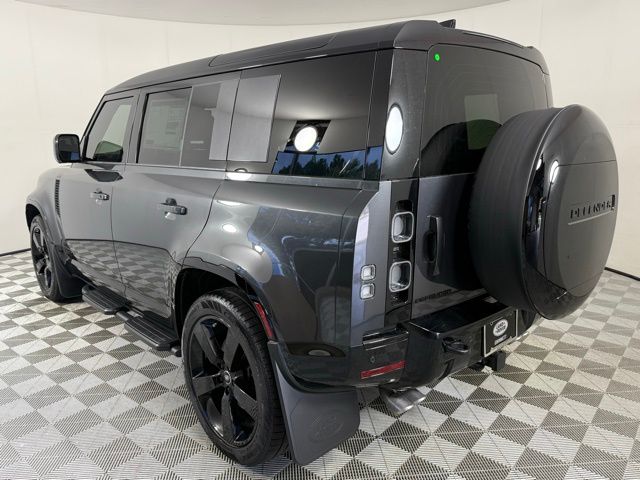 2025 Land Rover Defender 110 V8 photo 4