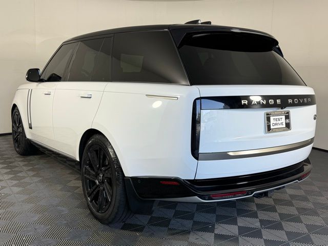 2023 Land Rover Range Rover SE photo 2