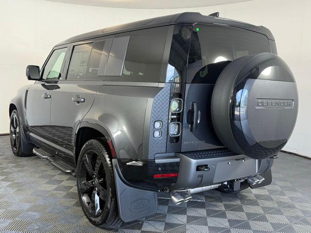2025 Land Rover Defender 110 V8 photo 4