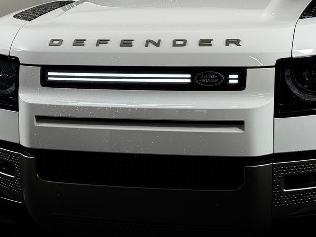 2025 Land Rover Defender X-Dynamic SE - Photo 12