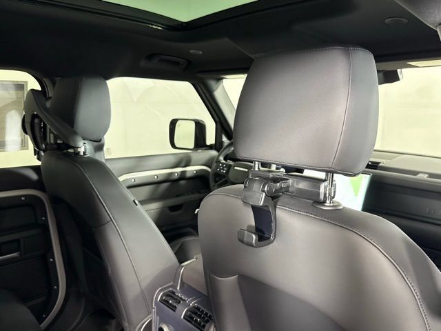 2026 Land Rover Defender S - Photo 38