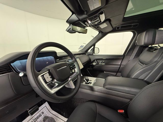 2025 Land Rover Range Rover SV photo 2