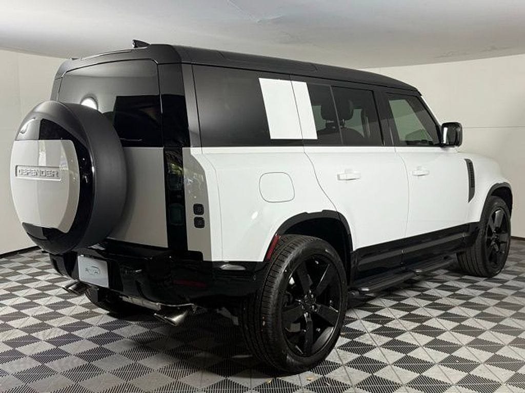 2026 Land Rover Defender V8 - Photo 8