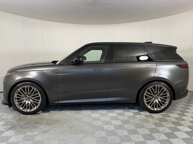 2025 Land Rover Range Rover Sport photo 3