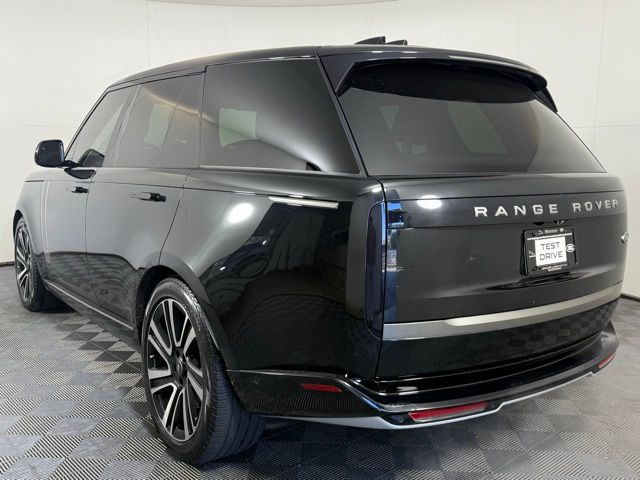 2023 Land Rover Range Rover SE photo 2