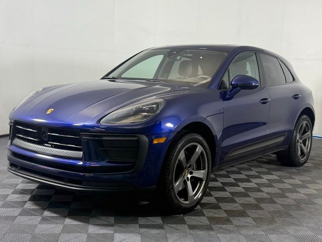 2023 Porsche Macan Base photo 2