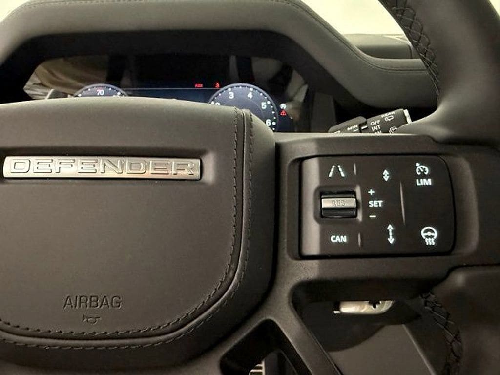 2026 Land Rover Defender V8 - Photo 21