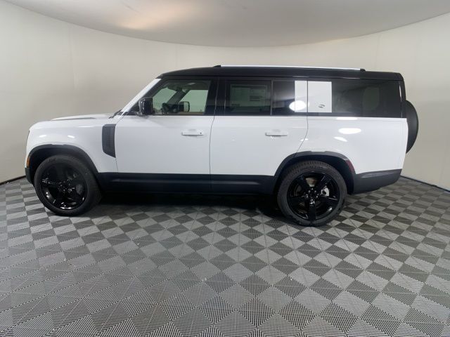 2024 Land Rover Defender 130 S photo 3
