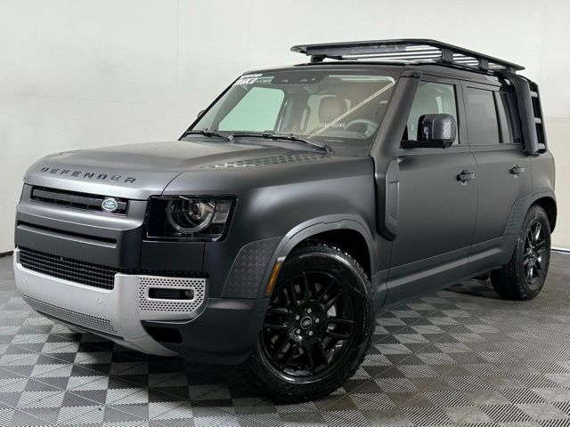 2025 Land Rover Defender S's photo