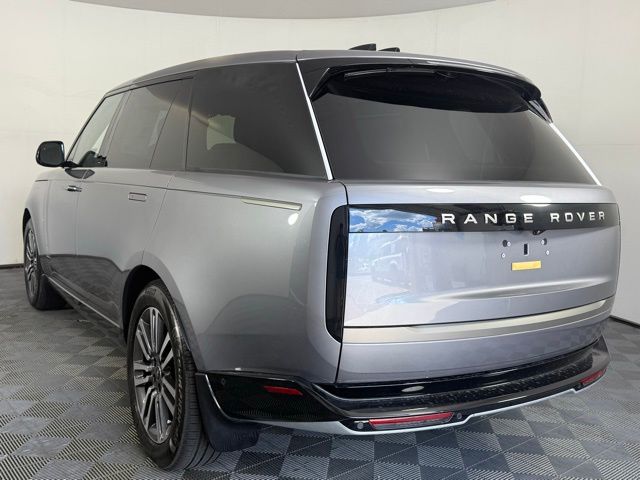 2025 Land Rover Range Rover SE photo 3