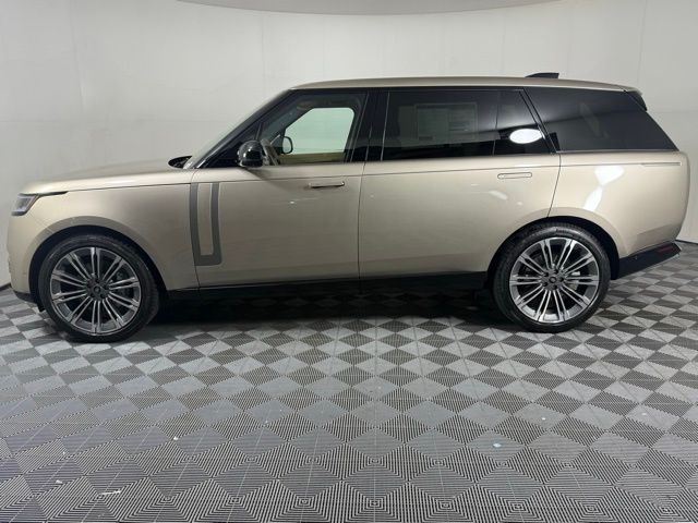 2025 Land Rover Range Rover SE photo 2