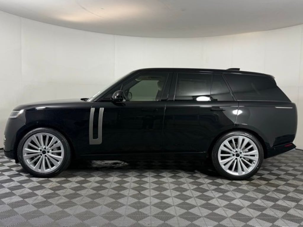 New 2026 Land Rover Range Rover SE 400PS SUV