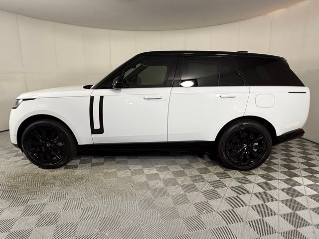 2025 Land Rover Range Rover SE photo 3