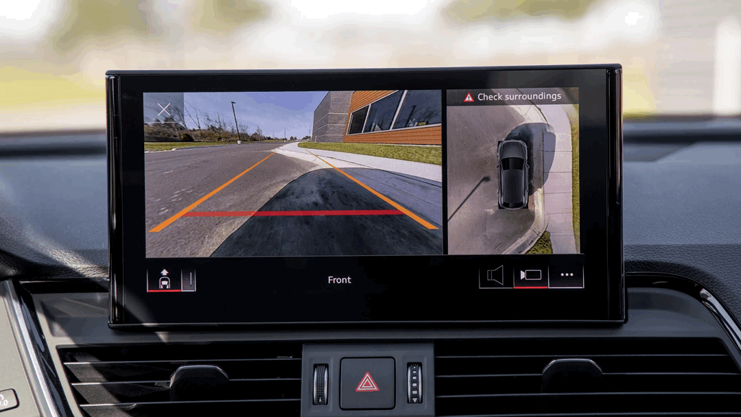 Central display of the 2025 Audi Q3 showing the 360-degree camera and front view, with guide lines and safety alerts.