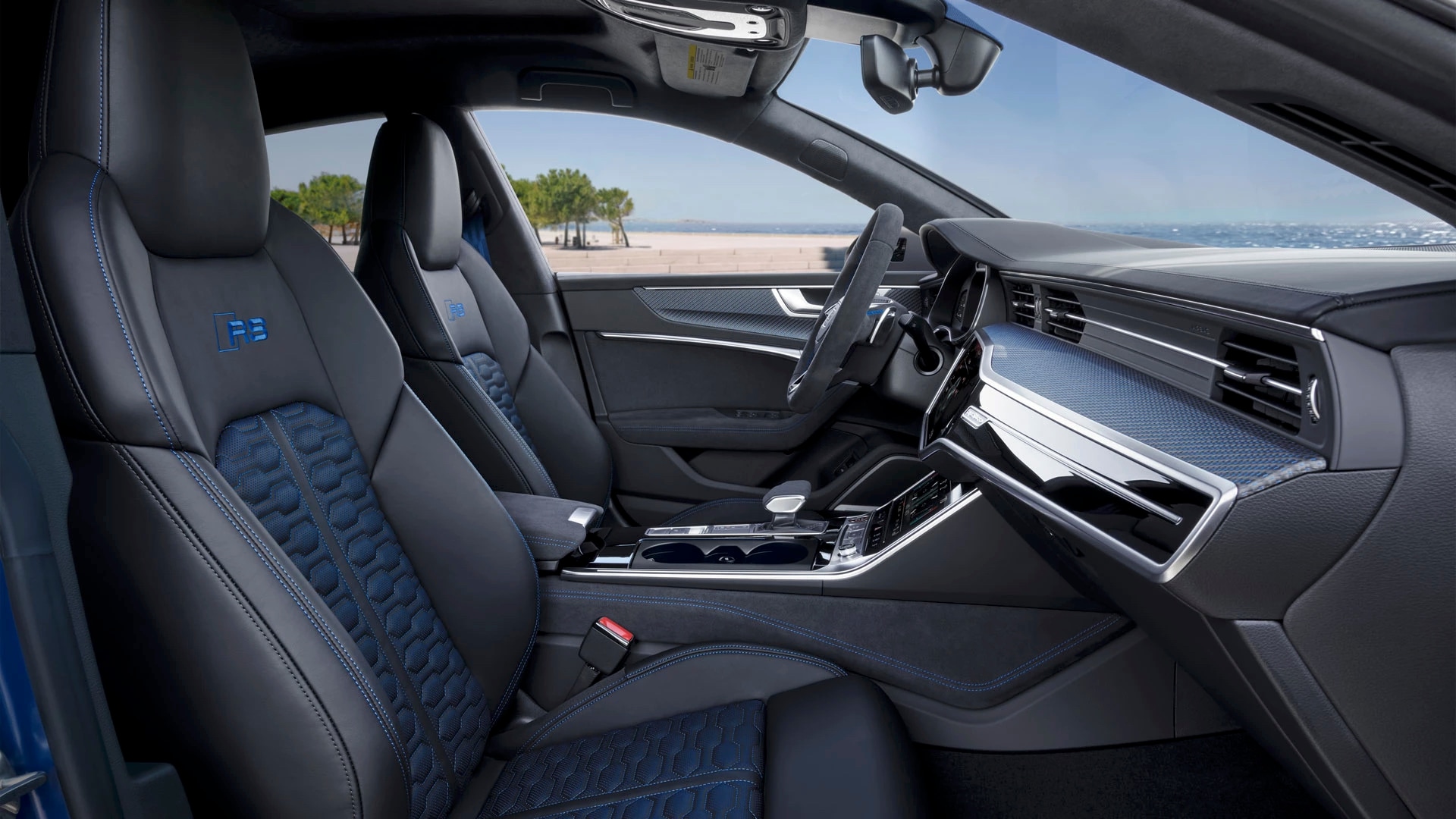 Large view of the Audi RS 7 2025 front cabin.