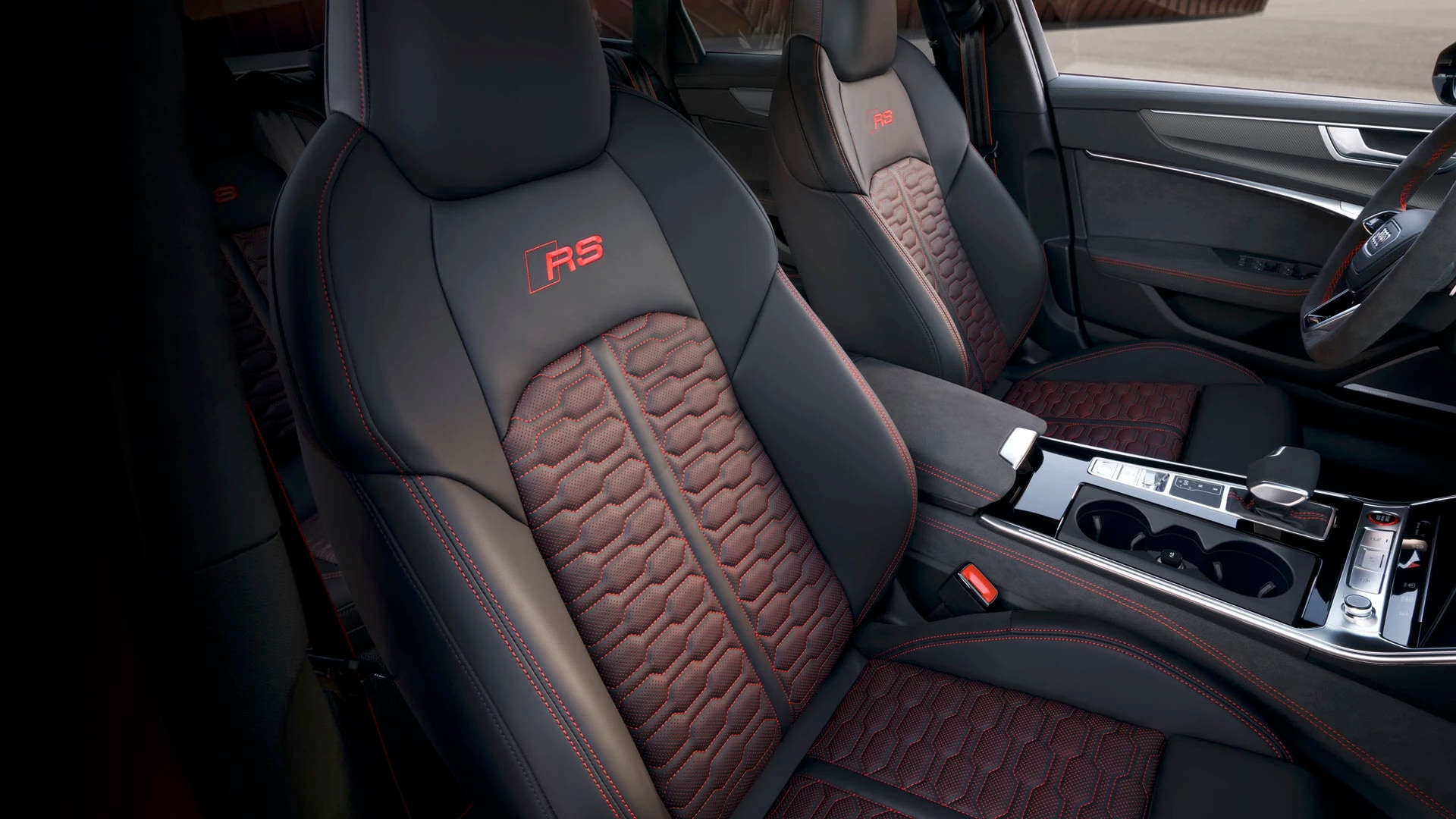 Close-up view of the seats on the Audi RS6 2025.