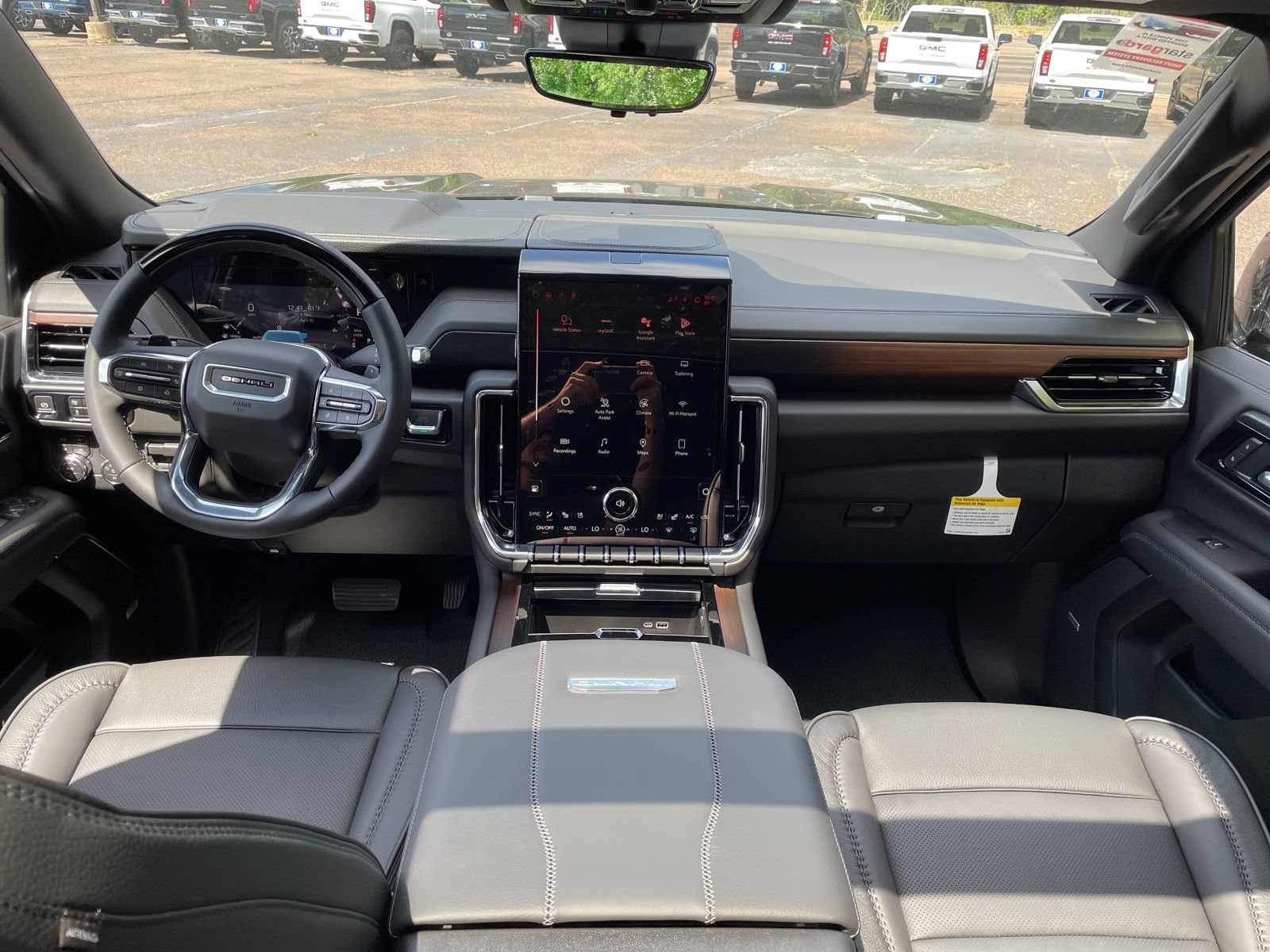 2026 GMC Yukon Denali - Photo 29