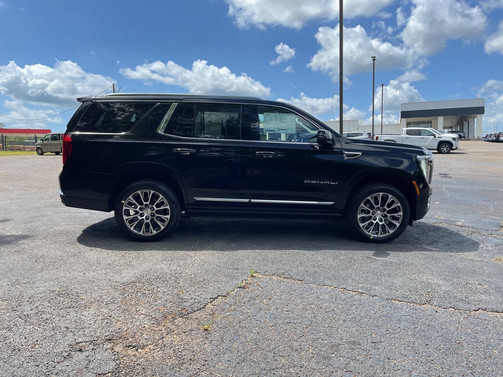 2026 GMC Yukon Denali - Photo 6