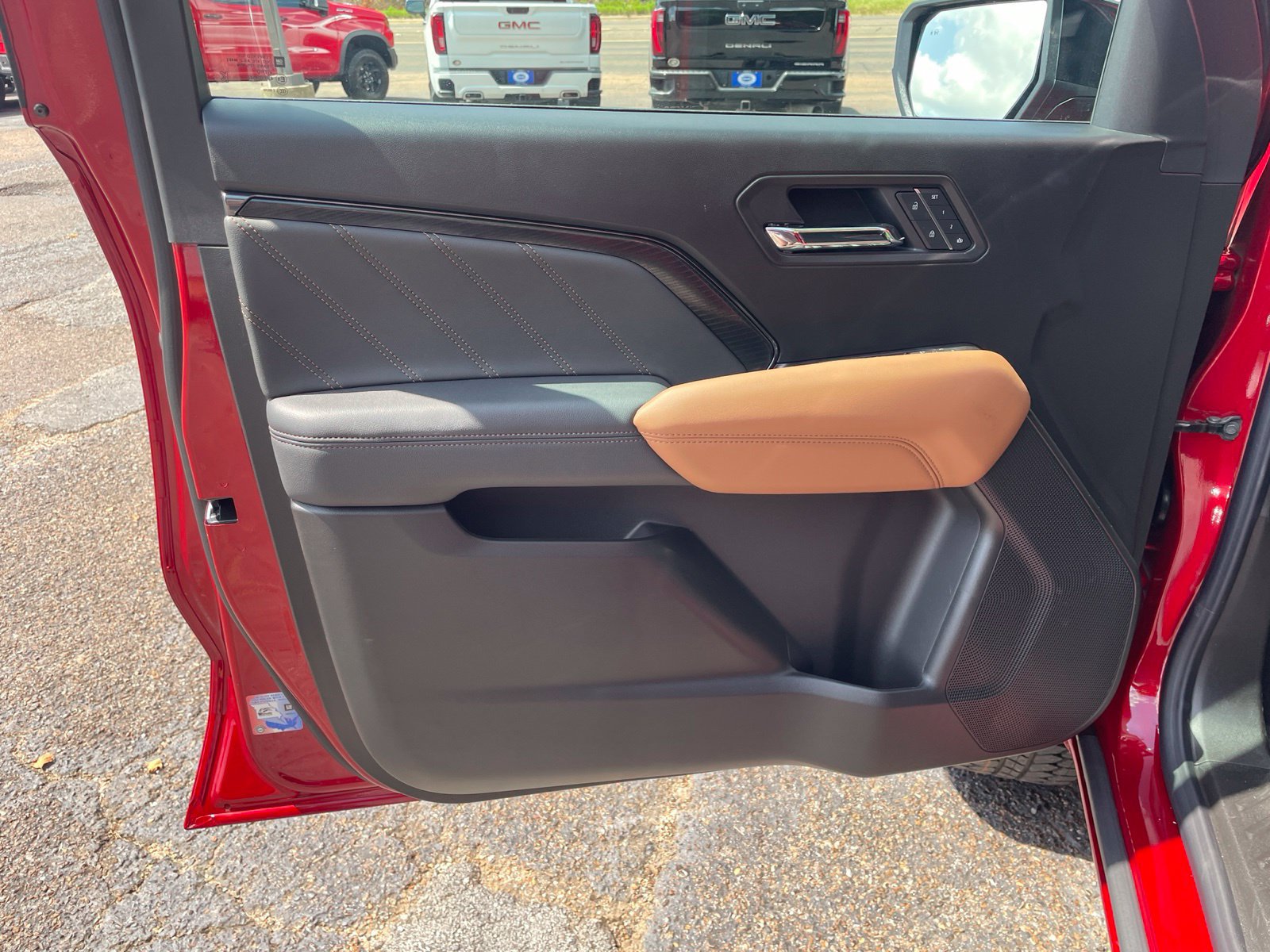 2026 GMC Canyon AT4 - Photo 18