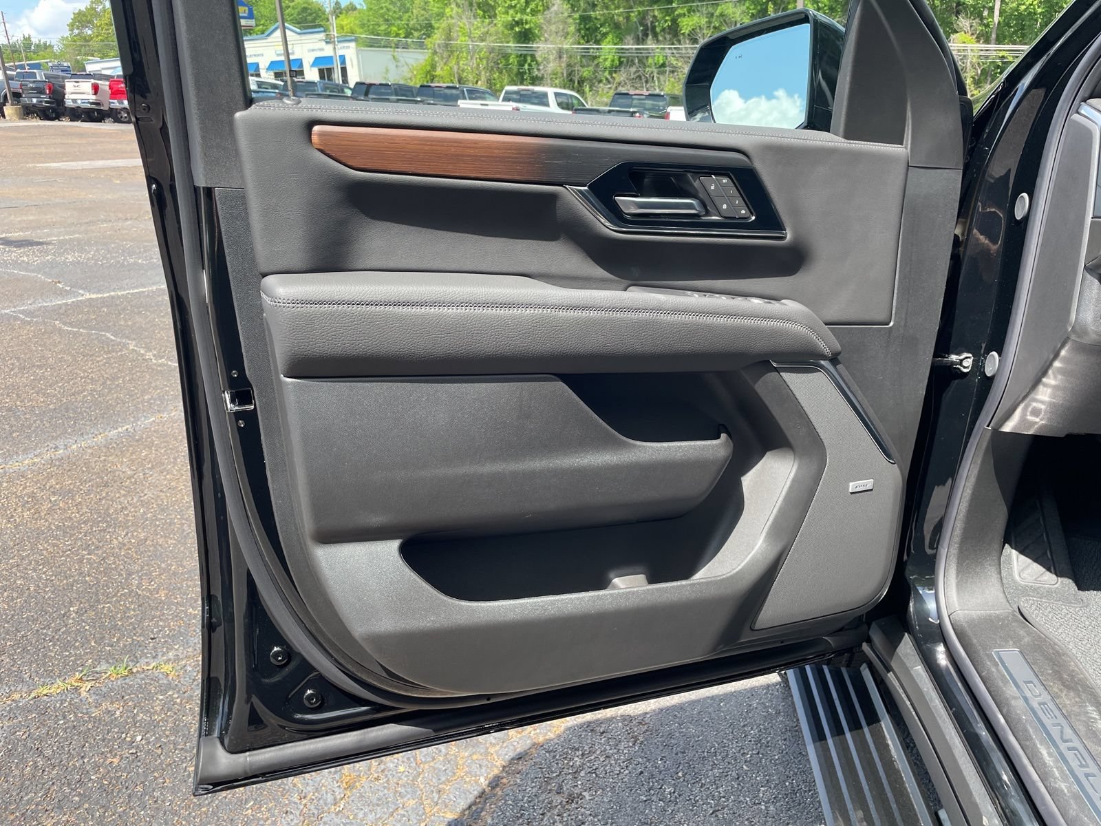 2026 GMC Yukon Denali - Photo 16