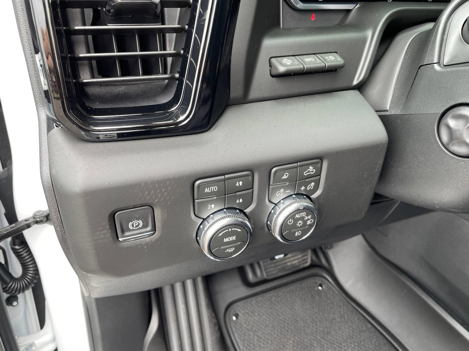 2026 GMC Sierra 1500 AT4 - Photo 27