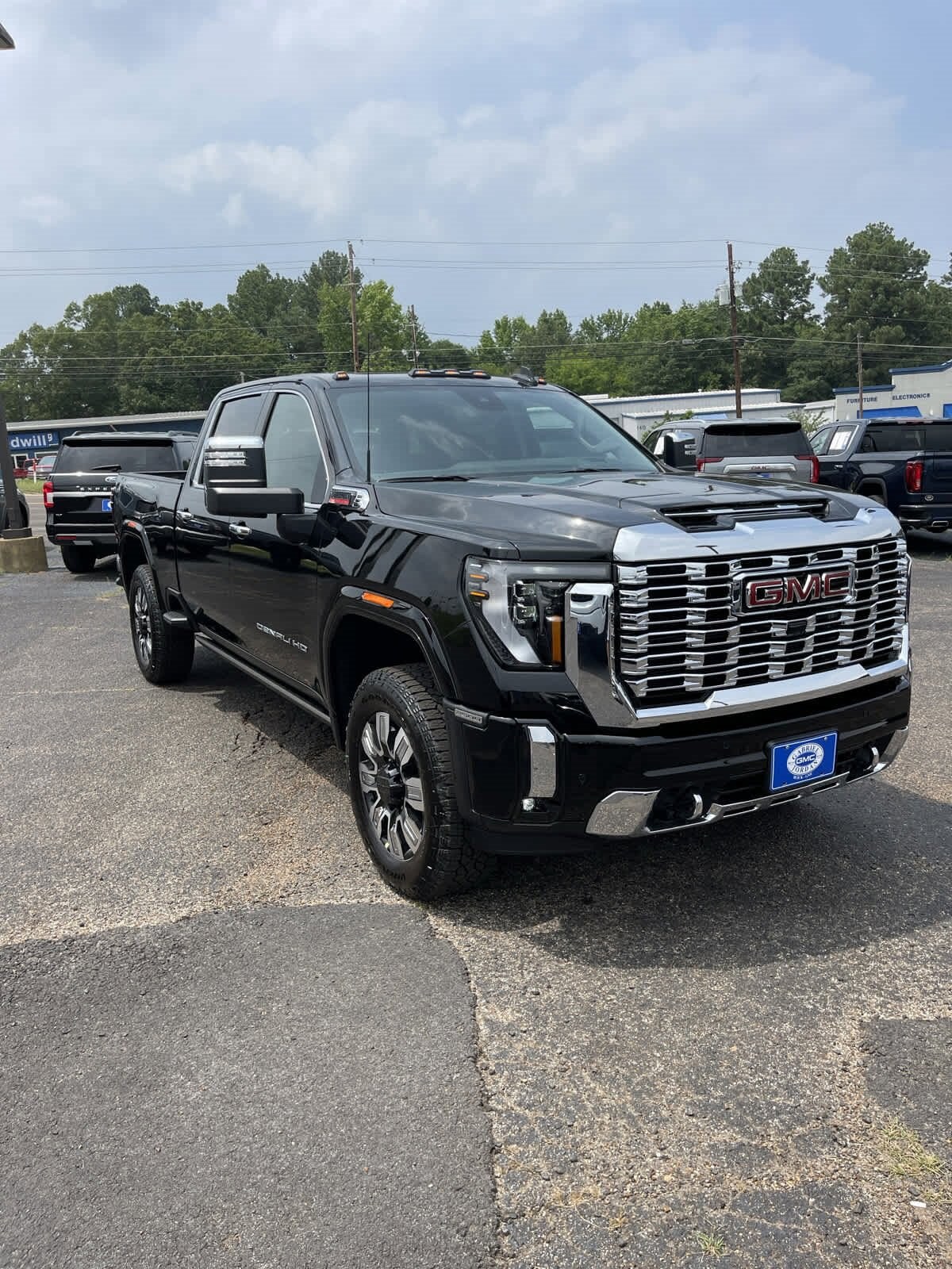 2024 Gmc Sierra 2500 HD Denali photo 2