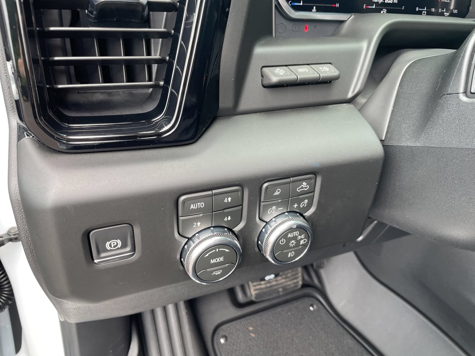 2026 GMC Sierra 2500HD AT4 - Photo 27