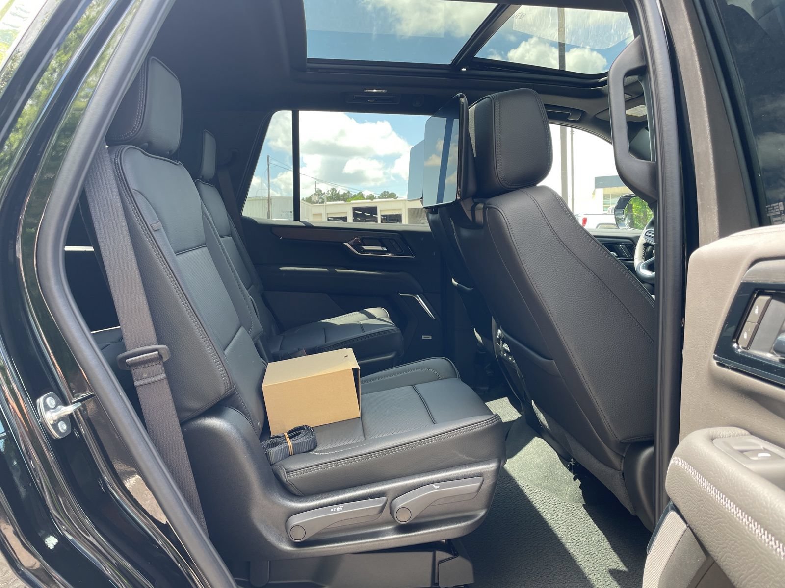 2026 GMC Yukon Denali - Photo 36