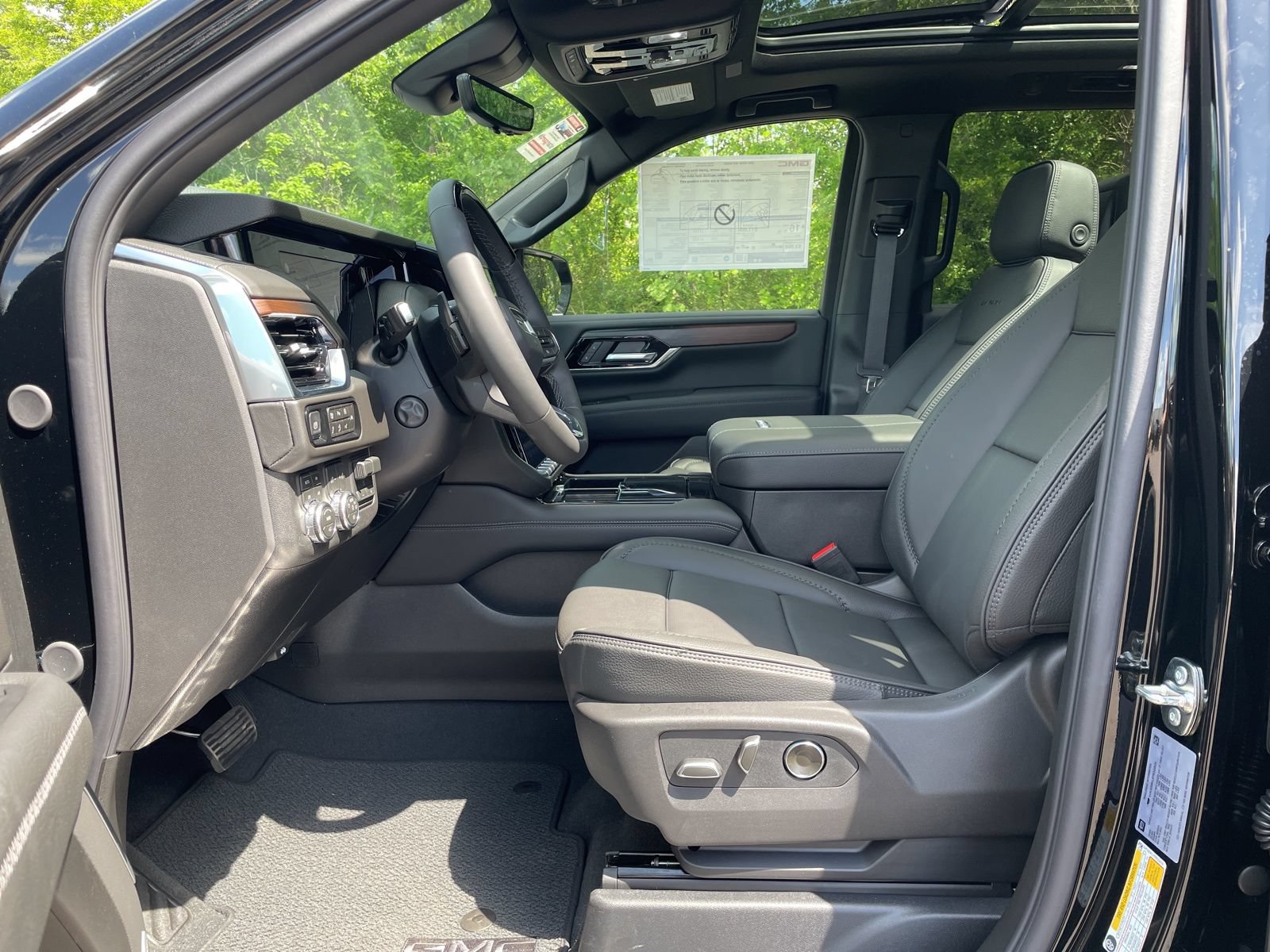 2026 GMC Yukon Denali - Photo 13