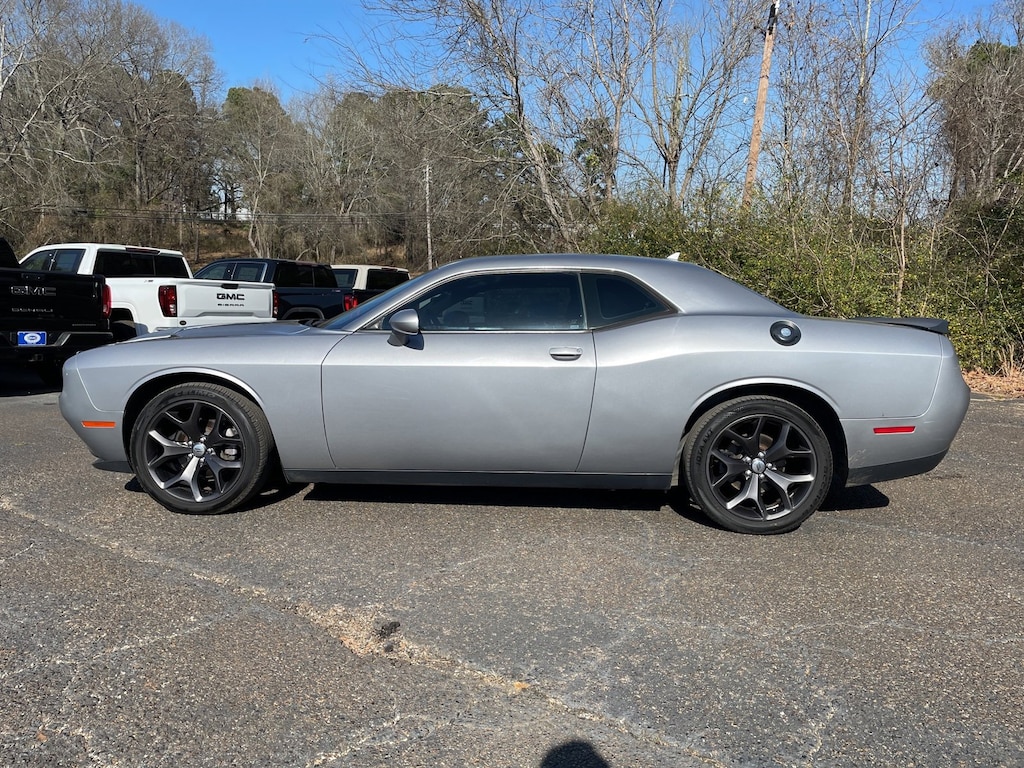 Used 2017 Dodge Challenger SXT Coupe