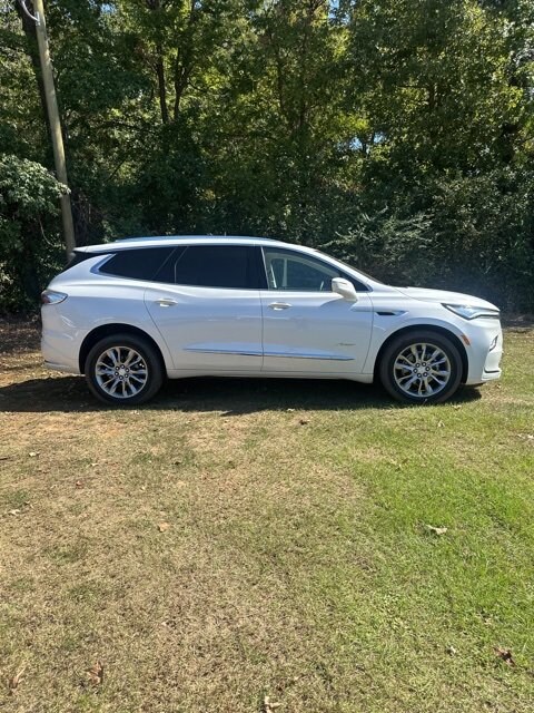 2022 Buick Enclave Avenir photo 3