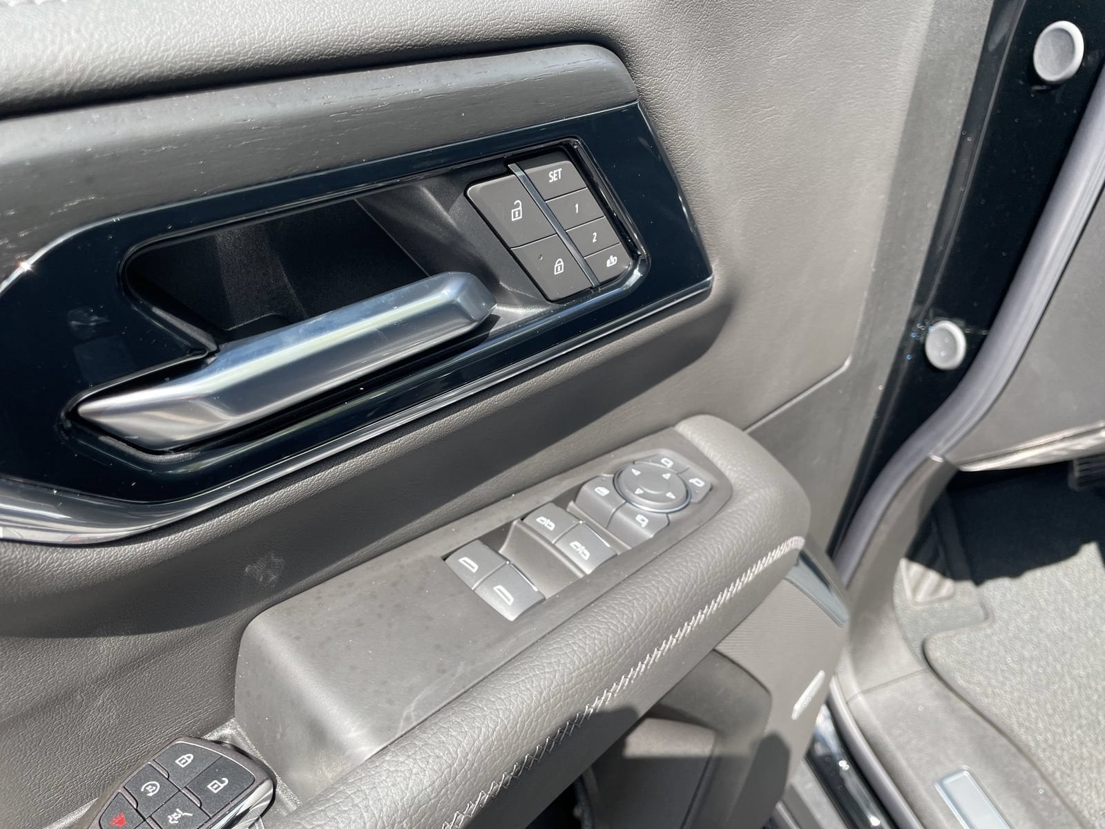 2026 GMC Yukon Denali - Photo 17