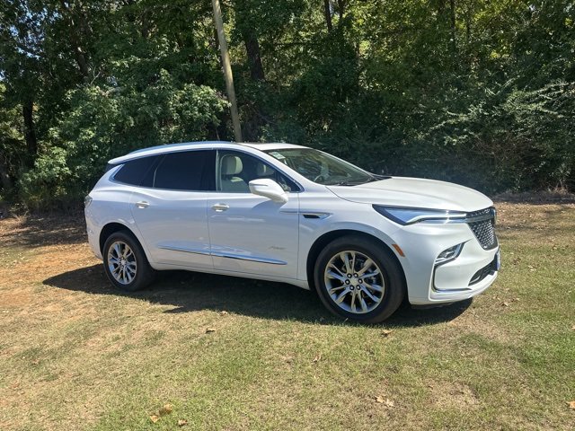2022 Buick Enclave Avenir photo 2