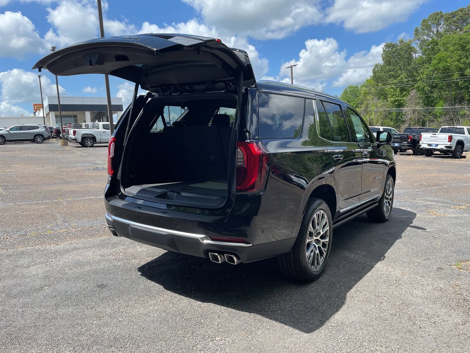2026 GMC Yukon Denali - Photo 39