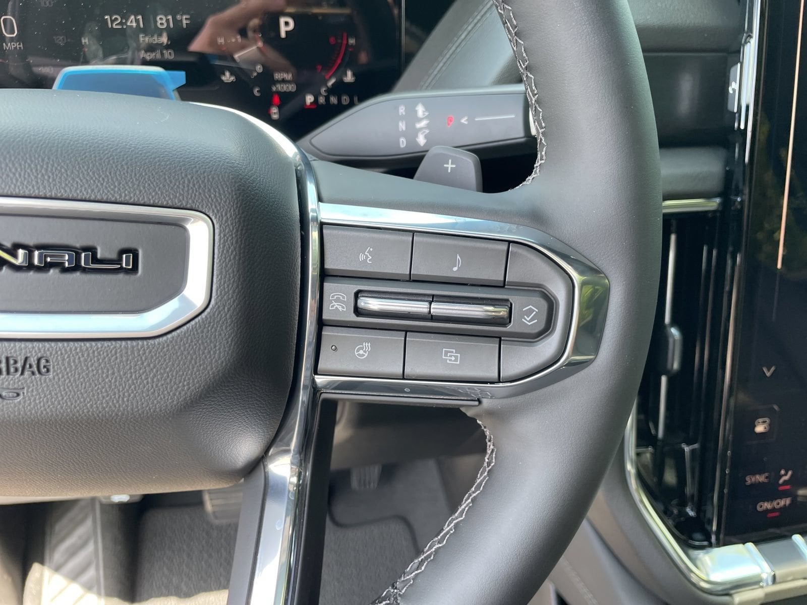 2026 GMC Yukon Denali - Photo 21
