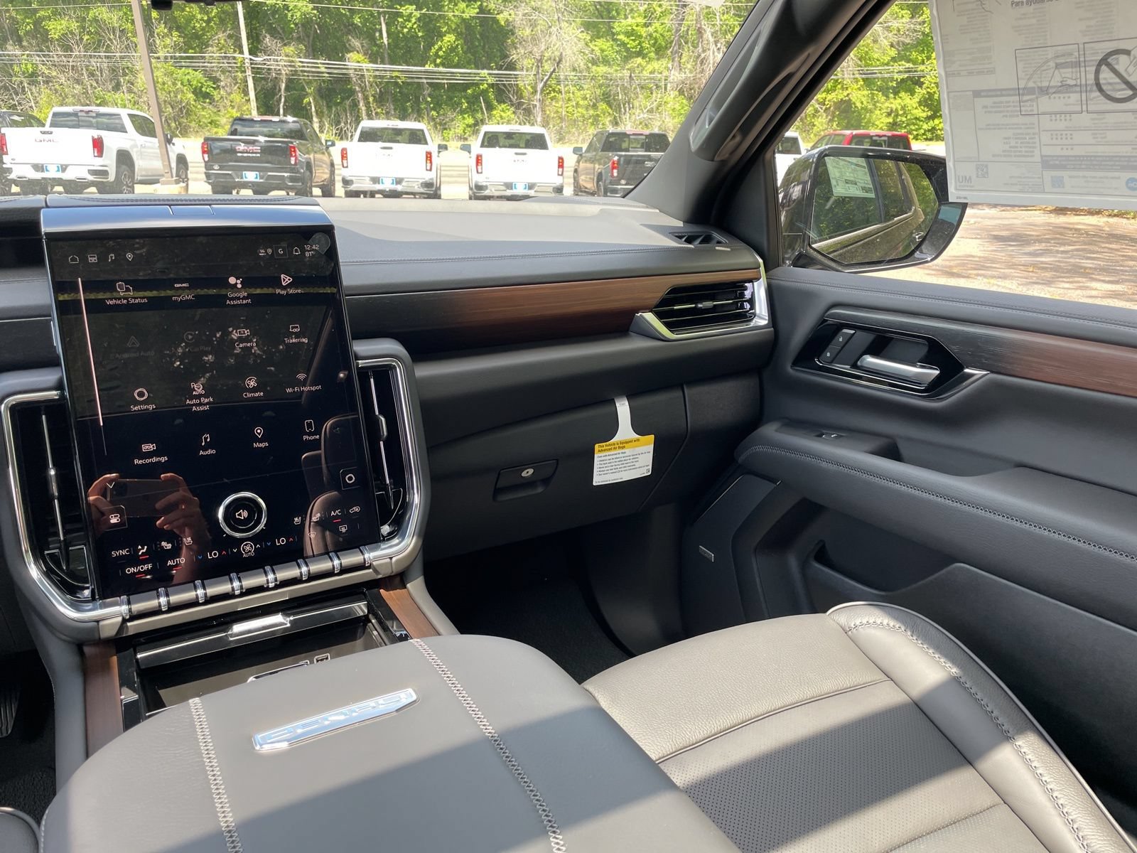2026 GMC Yukon Denali - Photo 30